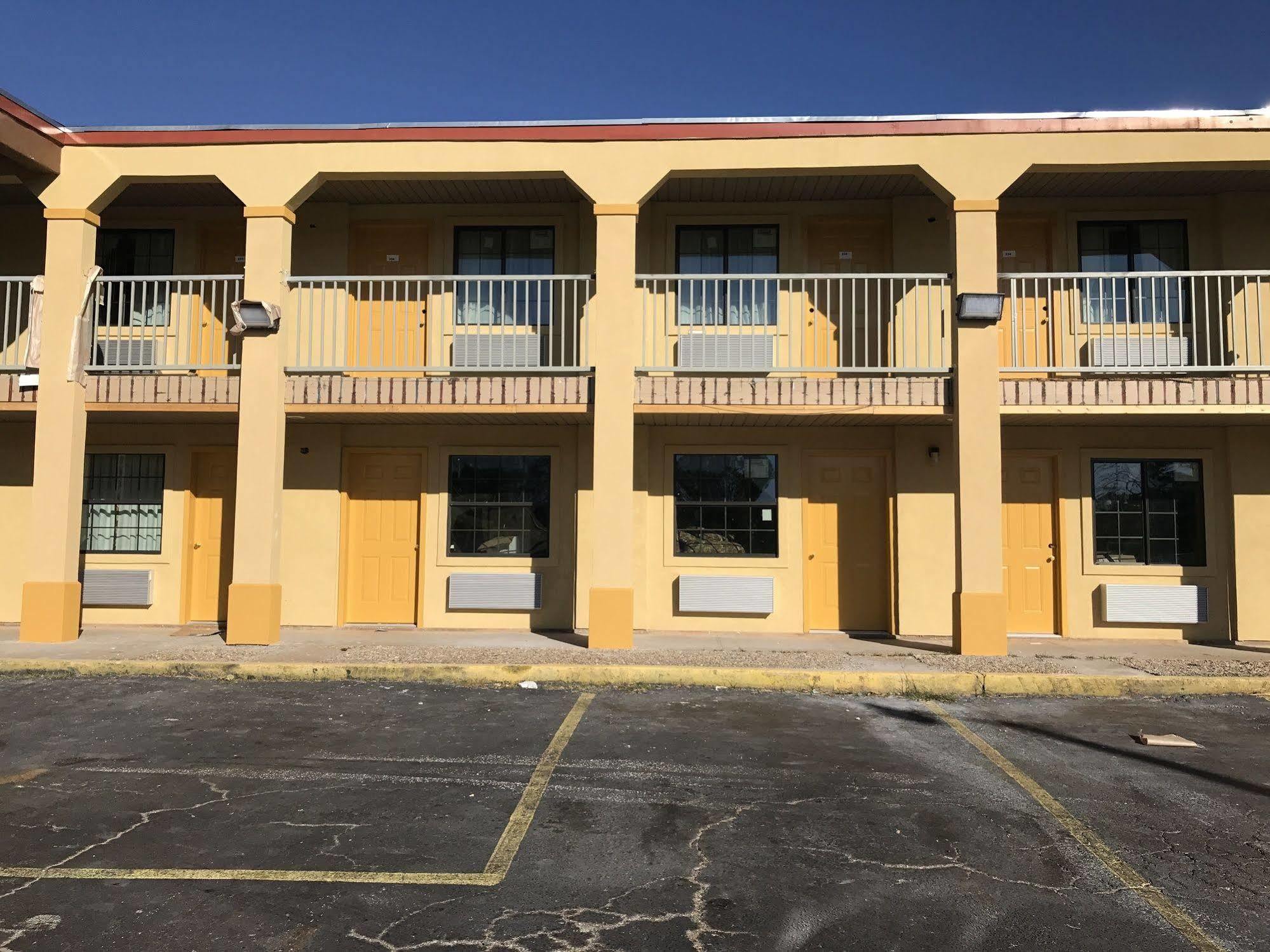 Super 8 By Wyndham Palestine Tx Hotel Eksteriør billede