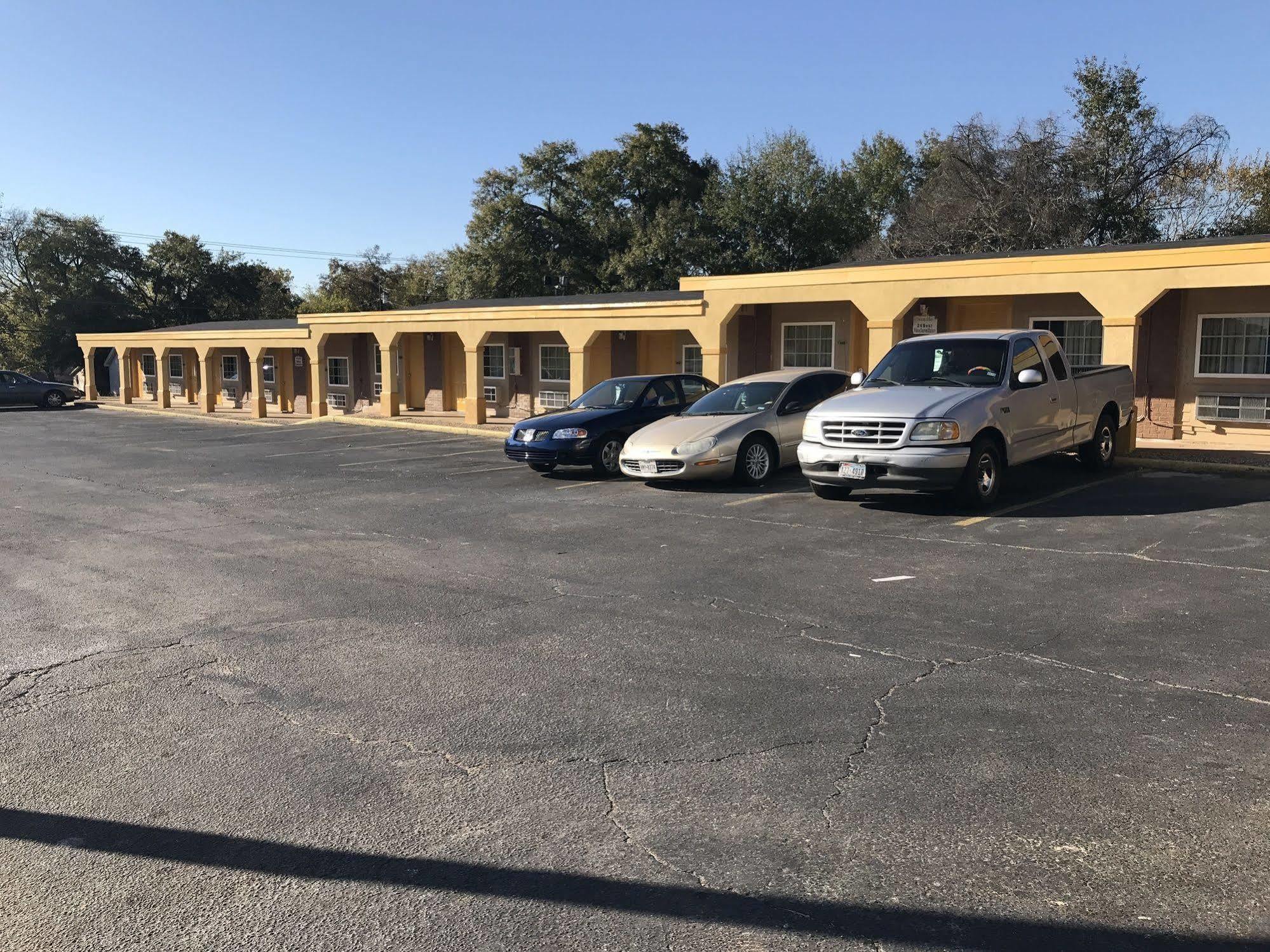 Super 8 By Wyndham Palestine Tx Hotel Eksteriør billede